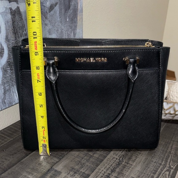 Michael Kors Gibson Leather Satchel
⭐️🌟 Open to Offers 🌟⭐️ - Picture 10 of 10